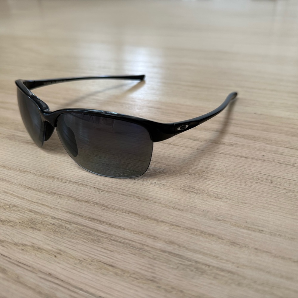 Oakley Women’s Unstoppable Polarized Sunglasses